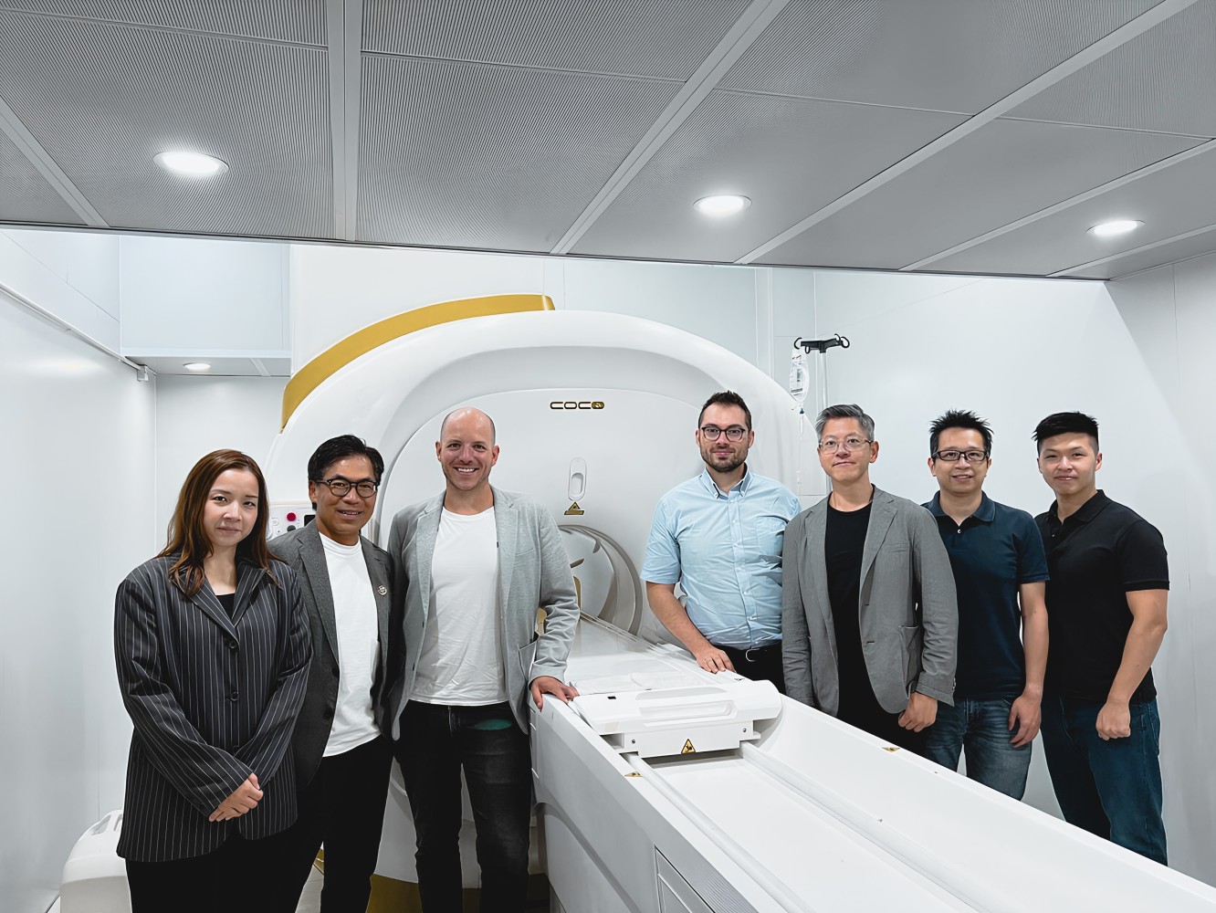 HAWKCELL AND TIME MEDICAL TEAM WITH NPV FOUNDER MARK MAK AND PR MANAGER LOUIS NG AT NPV VETERINARY IMAGING CENTER