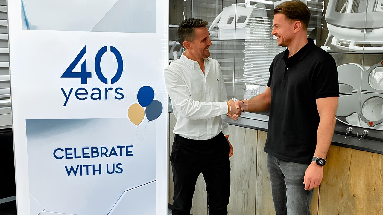 LEFT TO RIGHT: ALEXIS GIRIN (CEO AT HAWKCELL) AND MANUEL NORAS (CEO AT NORAS MRI PRODUCTS )